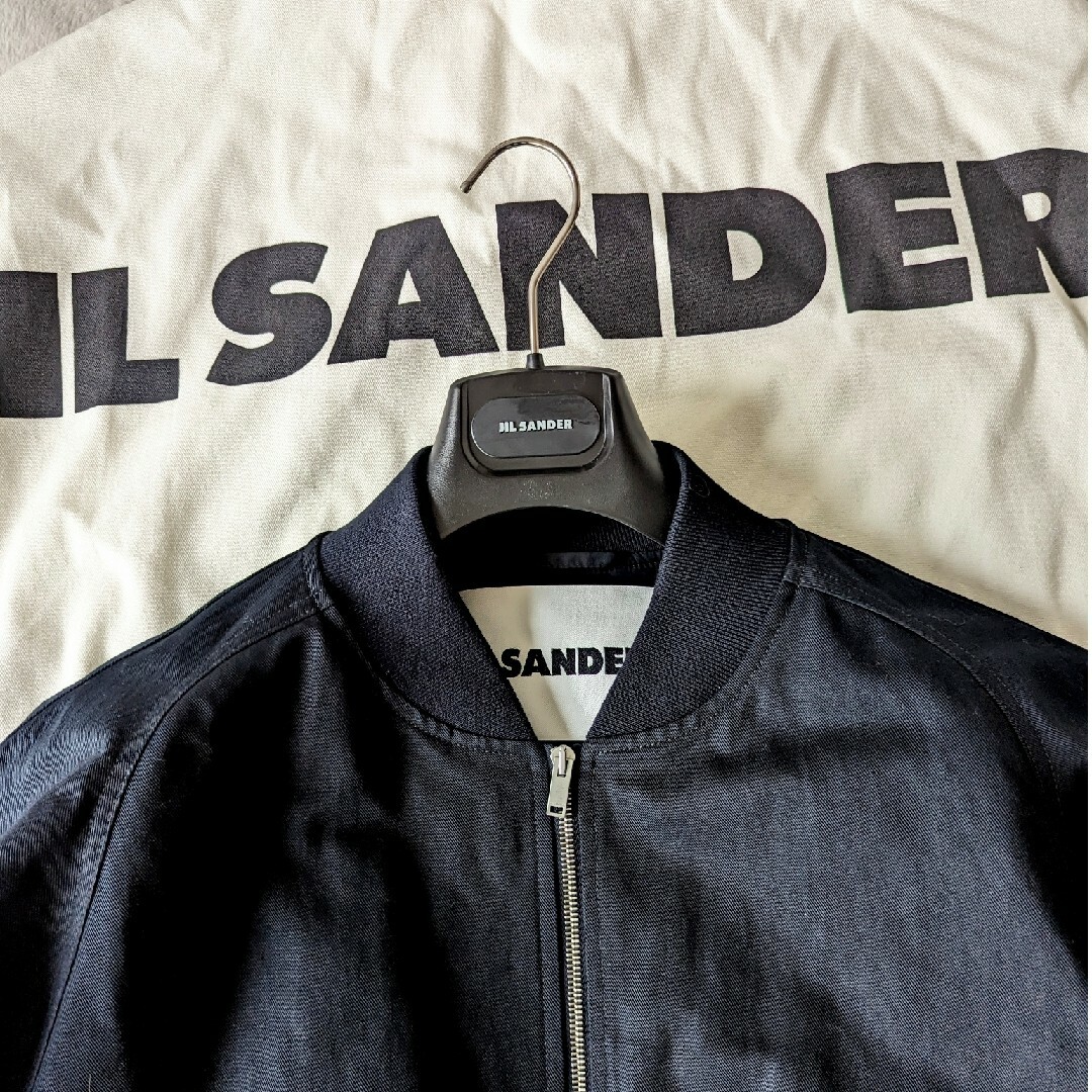 Jil Sander(ジルサンダー)の新品　PR02 　22　ジルサンダー　ロングリブ　ボンバージャケット メンズのジャケット/アウター(ブルゾン)の商品写真