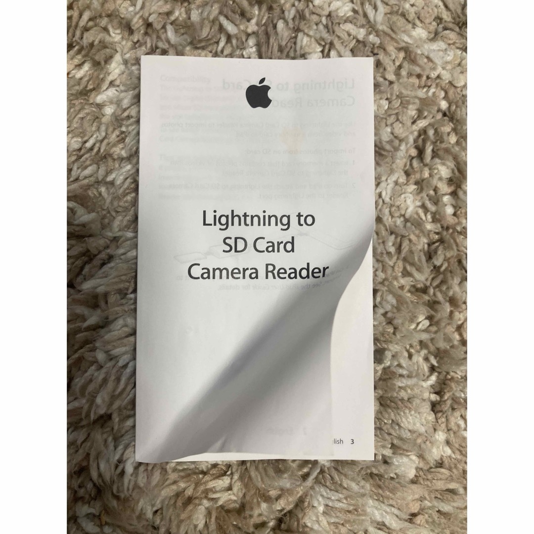 Apple(アップル)のAPPLE Lightning  SDカードカメラリーダー MJYT2AM/A スマホ/家電/カメラのスマホアクセサリー(その他)の商品写真