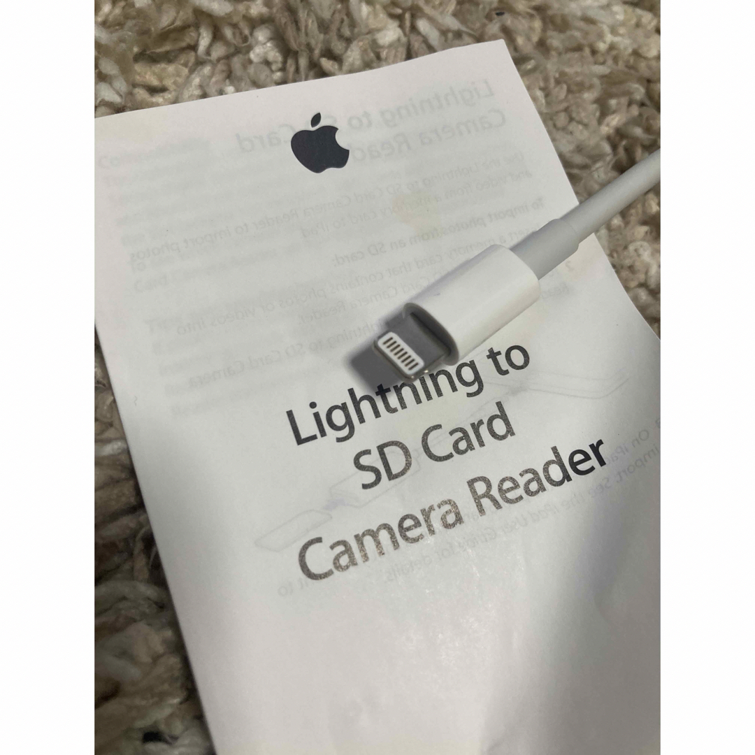 Apple(アップル)のAPPLE Lightning  SDカードカメラリーダー MJYT2AM/A スマホ/家電/カメラのスマホアクセサリー(その他)の商品写真
