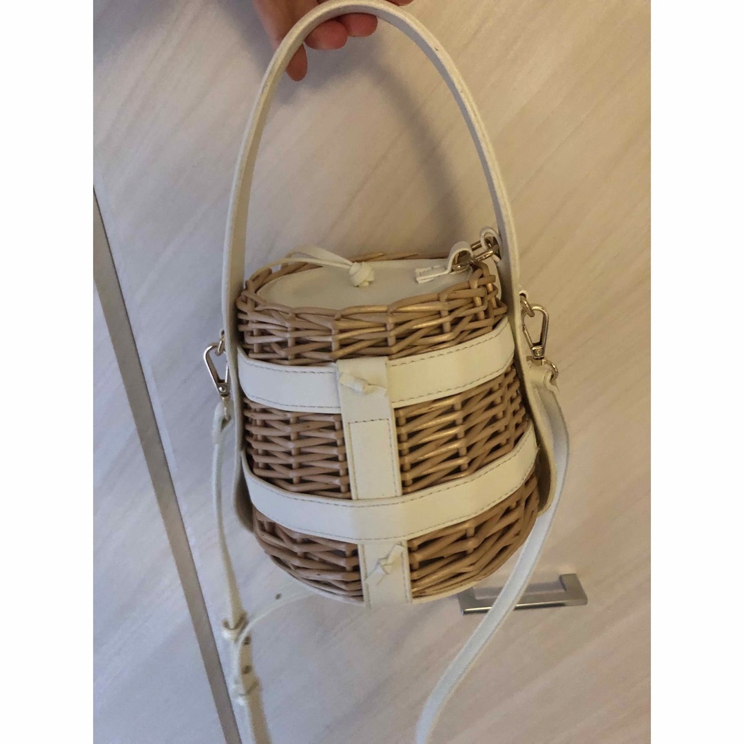 ZARA(ザラ)のZARA バスケットバッグ（ショルダー付） レディースのバッグ(かごバッグ/ストローバッグ)の商品写真