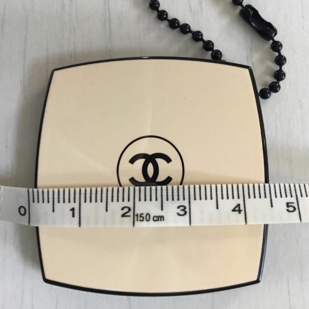 CHANEL(シャネル)のシャネル　ミニミラー 鏡 キーホルダー 新品・未使用♪　非売品 レディースのファッション小物(ミラー)の商品写真