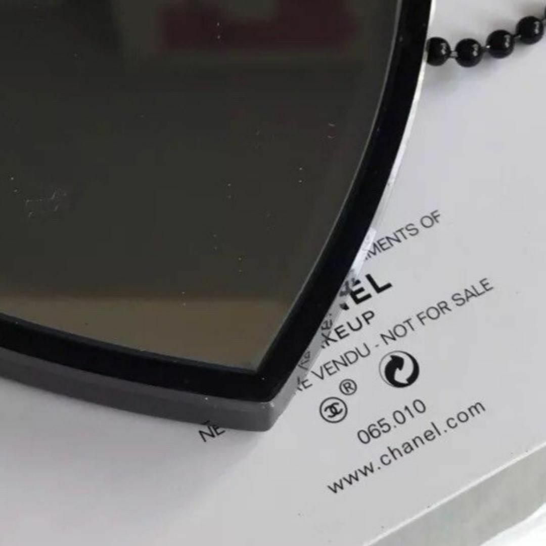 CHANEL(シャネル)のシャネル　ミニミラー 鏡 キーホルダー 新品・未使用♪　非売品 レディースのファッション小物(ミラー)の商品写真