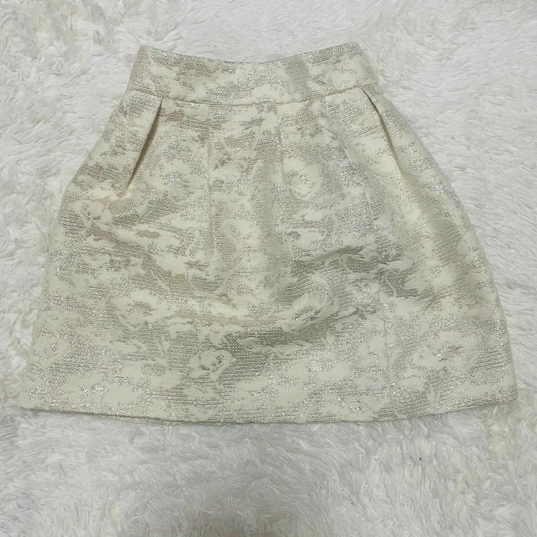 JILLSTUART(ジルスチュアート)のジルスチュアート　Mサイズ相当　スカート　ラメ　ホワイト　セレモニー レディースのスカート(ひざ丈スカート)の商品写真