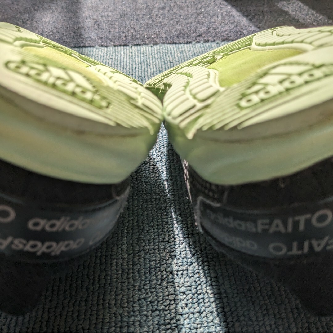 adidas(アディダス)のアディダススニーカー　20.5センチ キッズ/ベビー/マタニティのキッズ靴/シューズ(15cm~)(スニーカー)の商品写真