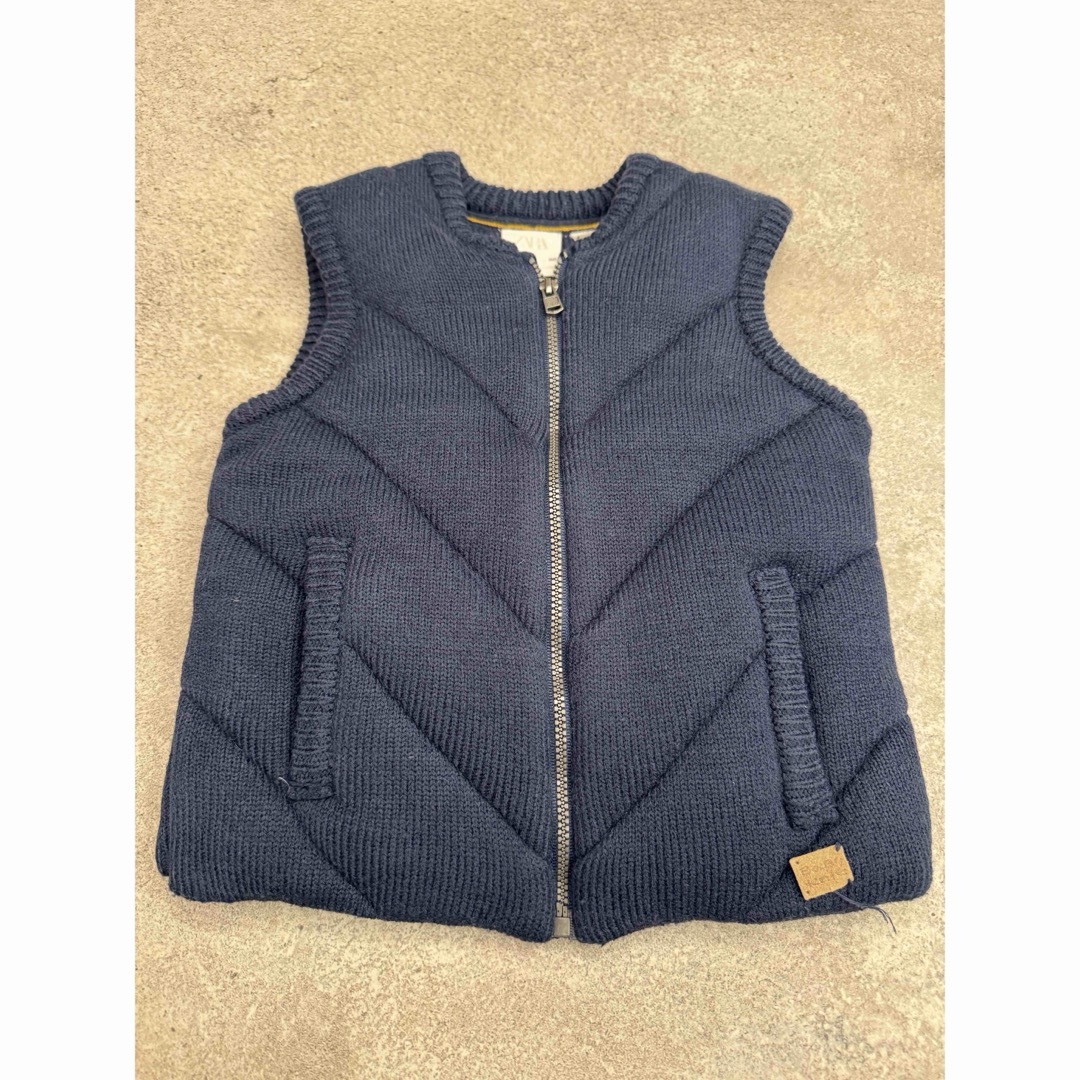 ZARA(ザラ)のZARA　ベスト　98 2〜3y　キッズ　子供服 キッズ/ベビー/マタニティのキッズ服男の子用(90cm~)(ジャケット/上着)の商品写真