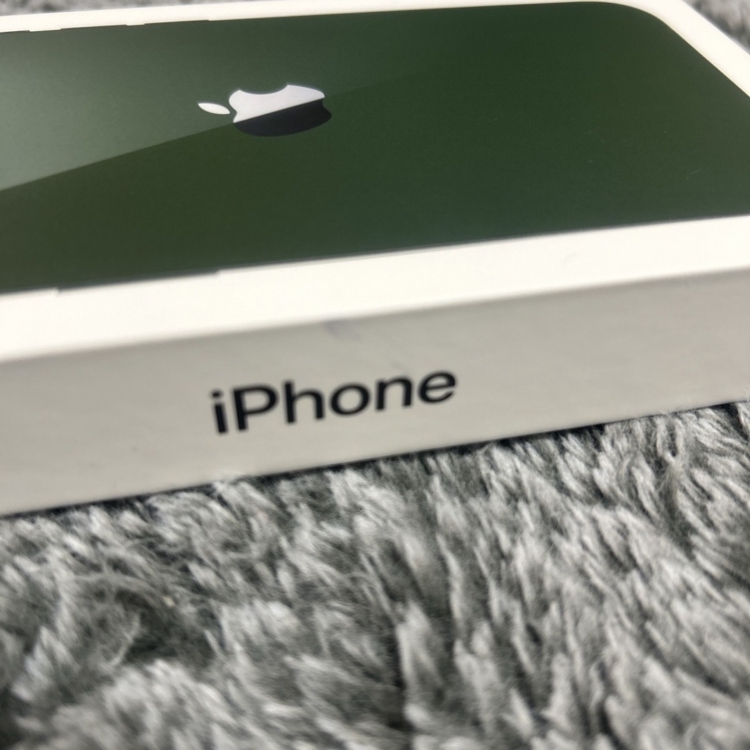 iPhone(アイフォーン)のiPhone13 Green スマホ/家電/カメラのスマートフォン/携帯電話(スマートフォン本体)の商品写真