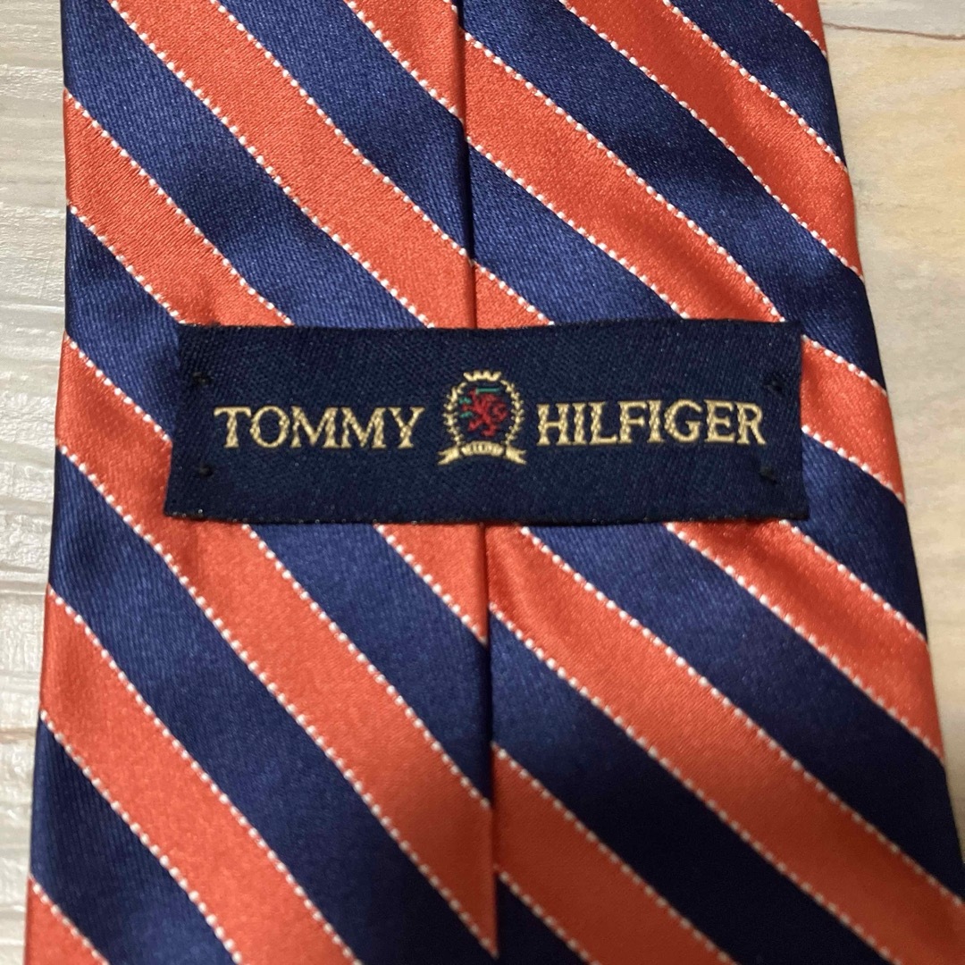 TOMMY HILFIGER(トミーヒルフィガー)のトミーヒルフィガー　オレンジ×ネイビー×千鳥格子　シルク100% アメリカ製 メンズのファッション小物(ネクタイ)の商品写真