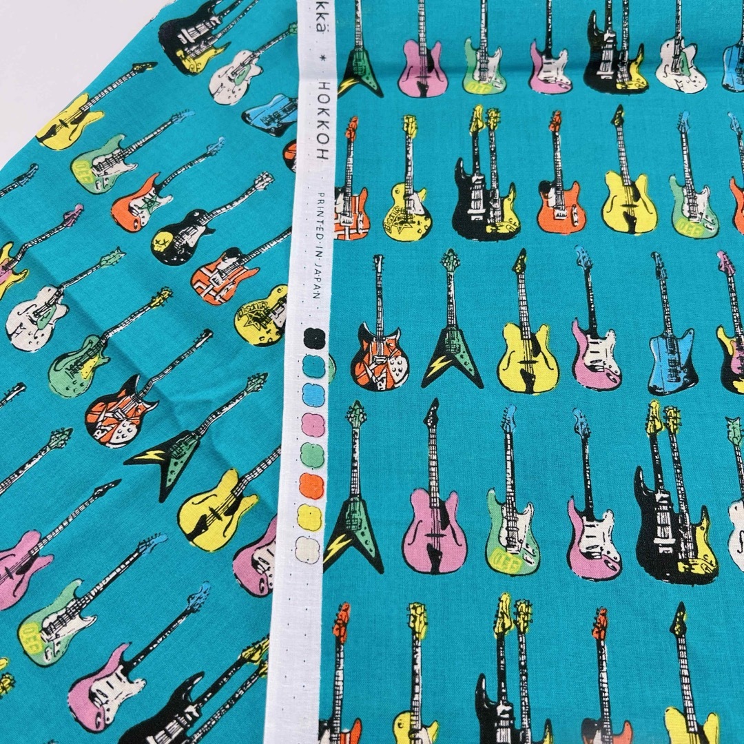 新品　50×52生地　リアル　エレキギター　柄　生地　ブルー 楽器のギター(エレキギター)の商品写真