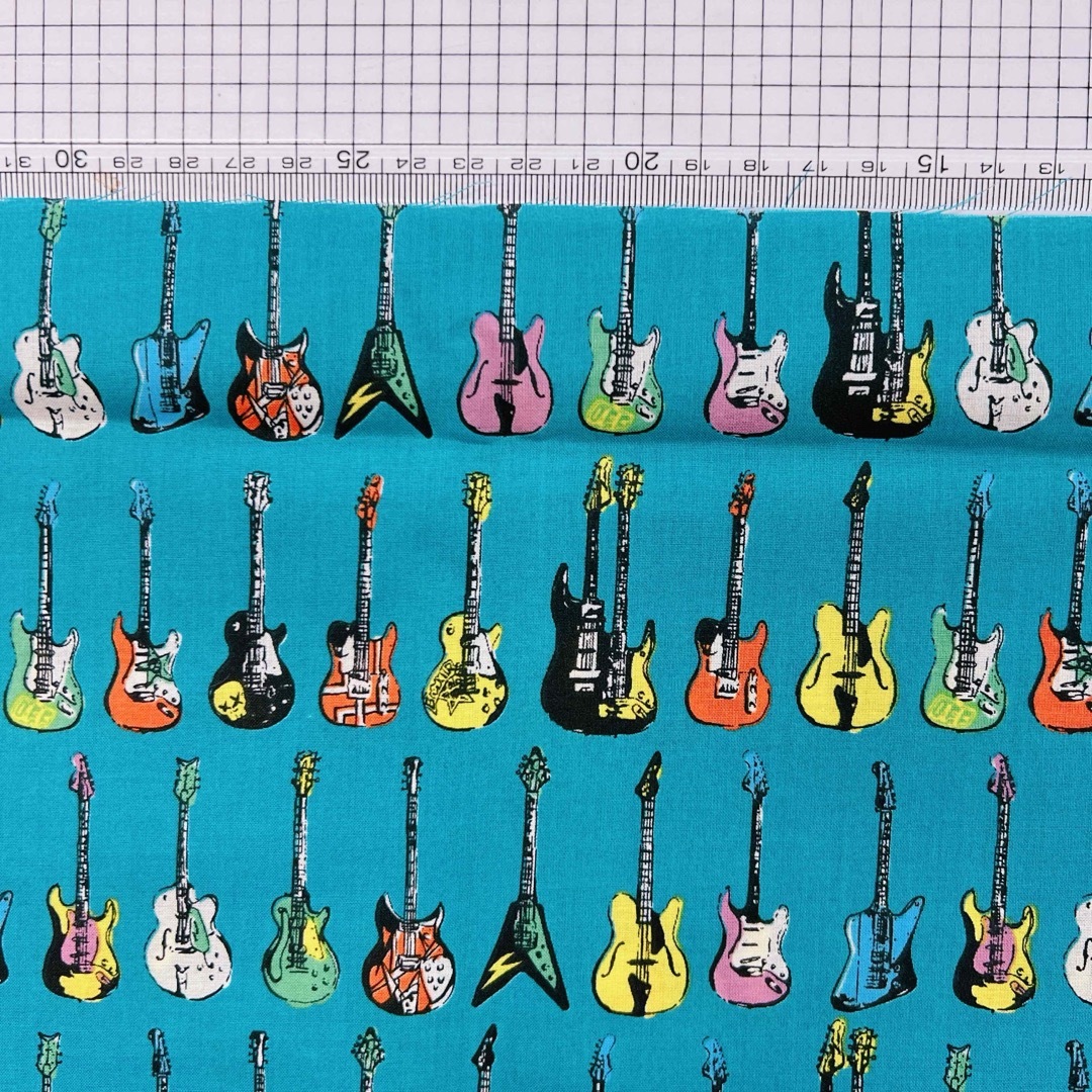 新品　50×52生地　リアル　エレキギター　柄　生地　ブルー 楽器のギター(エレキギター)の商品写真