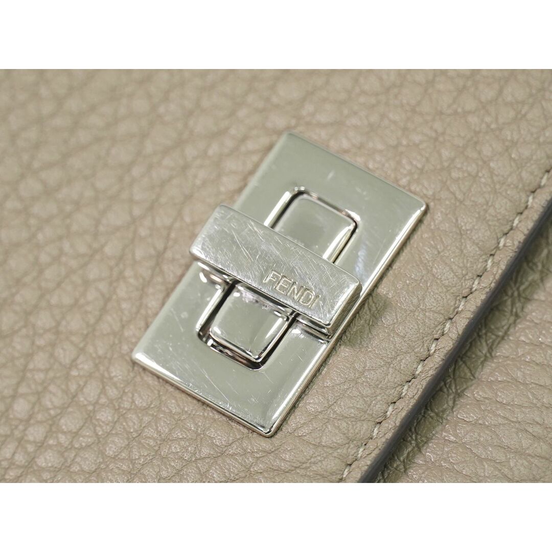 FENDI - 本物 フェンディ FENDI ピーカブー セレリア 折財布 FENDI - 本物 フェンディ FENDI ピーカブー セレリア 折財布