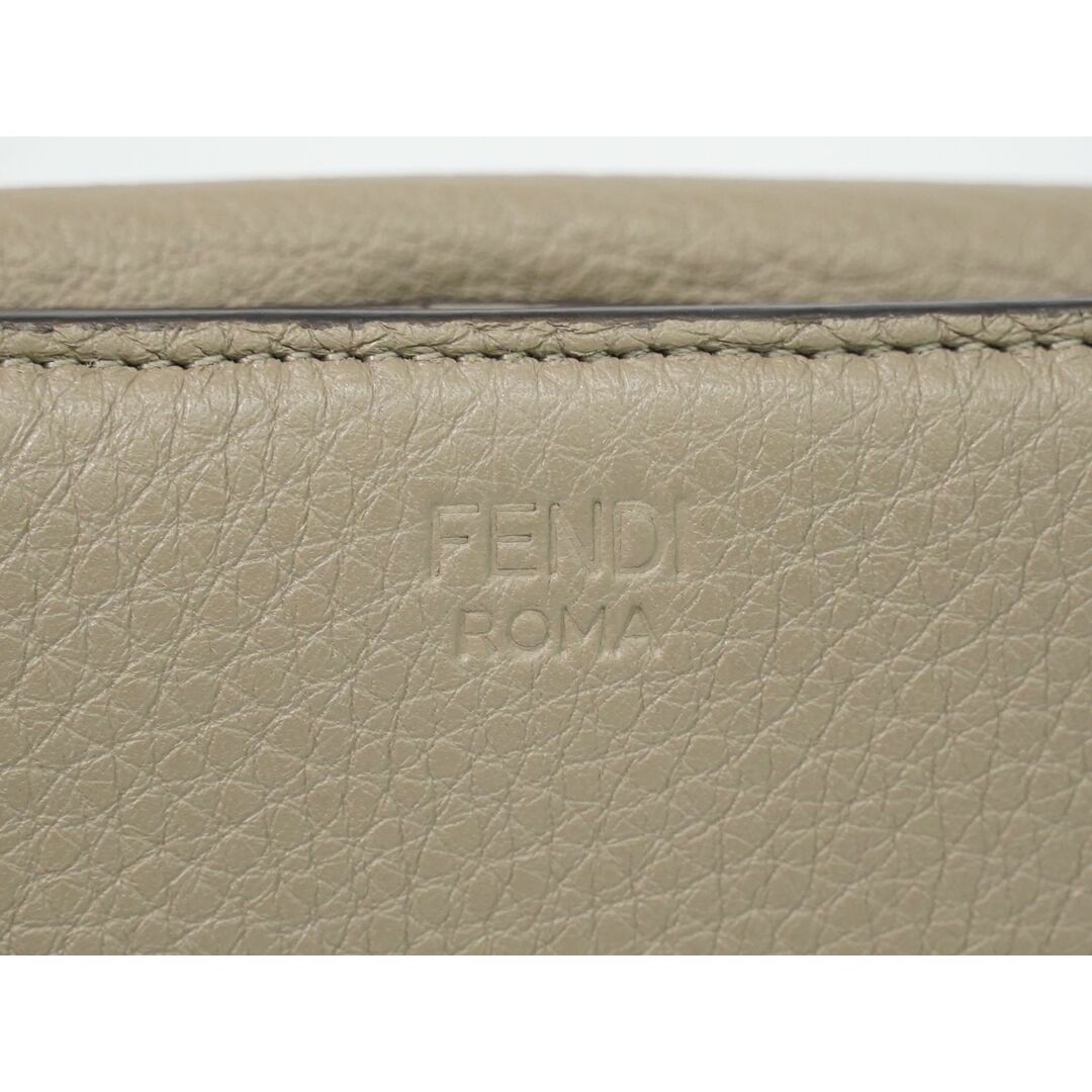 FENDI - 本物 フェンディ FENDI ピーカブー セレリア 折財布 FENDI - 本物 フェンディ FENDI ピーカブー セレリア 折財布