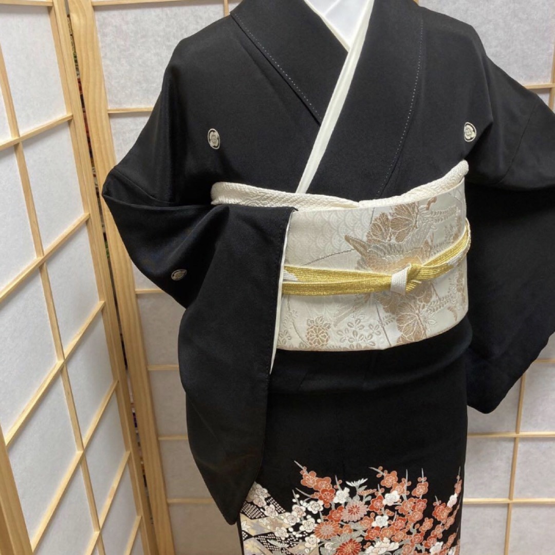 ［8833］黒留袖 花籠文様 銀駒刺繍 五つ紋 木瓜 正絹 黒 着物 袷 レディースの水着/浴衣(着物)の商品写真