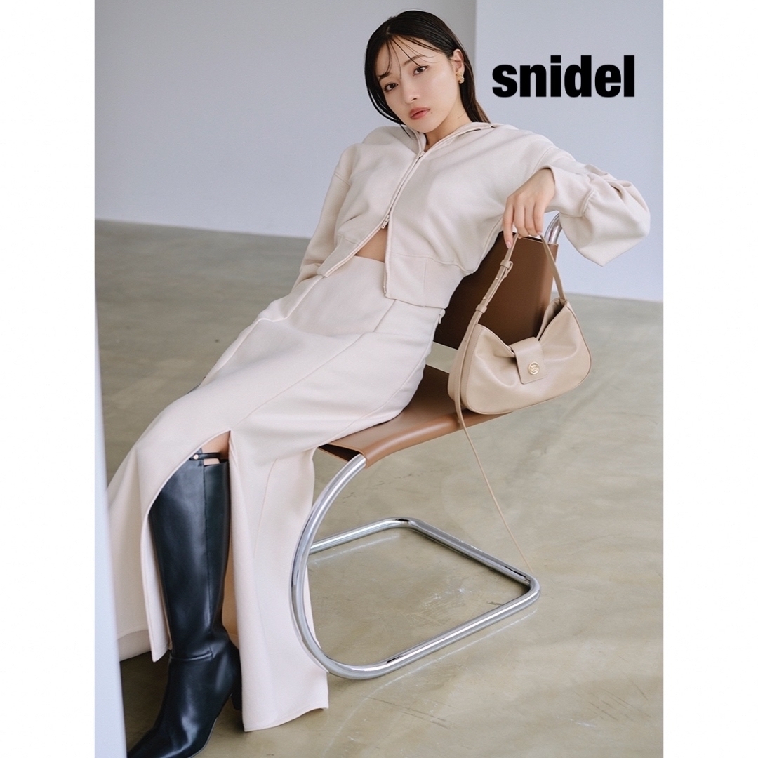 SNIDEL(スナイデル)のスナイデル　snidel スウェットセットアップ アイボリー　フリー★新品 レディースのレディース その他(セット/コーデ)の商品写真