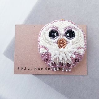 フクロウブローチ　ビーズ刺繍　ブローチ(コサージュ/ブローチ)