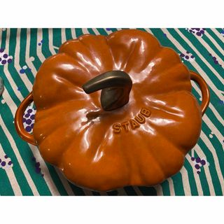 新品 staub ストウブ パンプキン ココット 24㎝ シナモン 転がさ 新品 staub ストウブ パンプキン ココット 24㎝ シナモン 転がさ