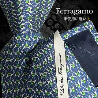 サルヴァトーレフェラガモ(Salvatore Ferragamo)の未使用品に近い Ferragamo イタリア製 ラクダ ブルー系(ネクタイ)