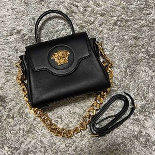 約15cm調節【値下げ中】VERSACE ヴェルサーチ ショルダーバッグ ラメデューサ クロスボディバッグ 肩掛け 斜め掛け かばん 鞄 レザー    エメラルドグリーン ゴールド金具 レディース 人気 美品【品】