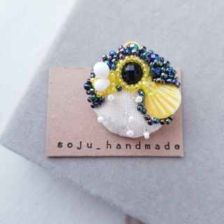 ふぐさんブローチ　ビーズ刺繍　ブローチ(コサージュ/ブローチ)