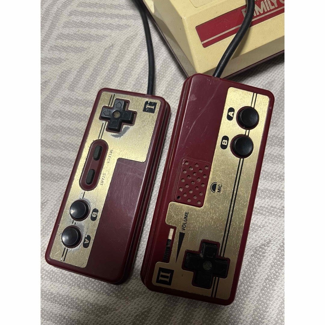 ファミリーコンピュータ(ファミリーコンピュータ)の値下げ！ファミコン　本体 エンタメ/ホビーのゲームソフト/ゲーム機本体(家庭用ゲーム機本体)の商品写真