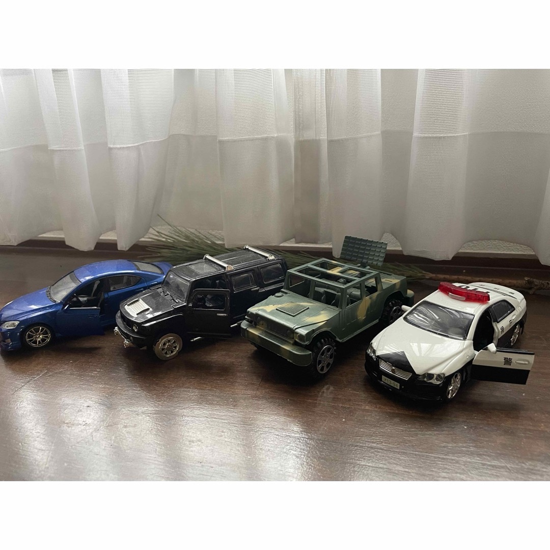 トヨタ(トヨタ)のレクサスIS350、ハマー、パトカー15cmミニカー4台セット エンタメ/ホビーのおもちゃ/ぬいぐるみ(ミニカー)の商品写真