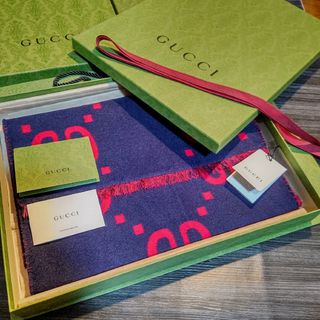 グッチ(Gucci)の❤美品箱付き❤GUCCI マフラー ストール ショール スカーフ❤定価７万円❤(マフラー)