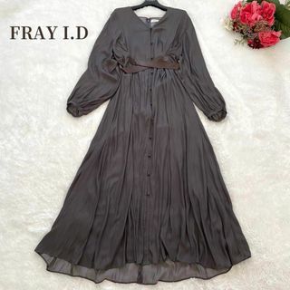 フレイアイディー(FRAY I.D)のFRAY I.D✨レザーベルトワンピース　グレー　長袖　レザーベルト　Vネック(ロングワンピース/マキシワンピース)