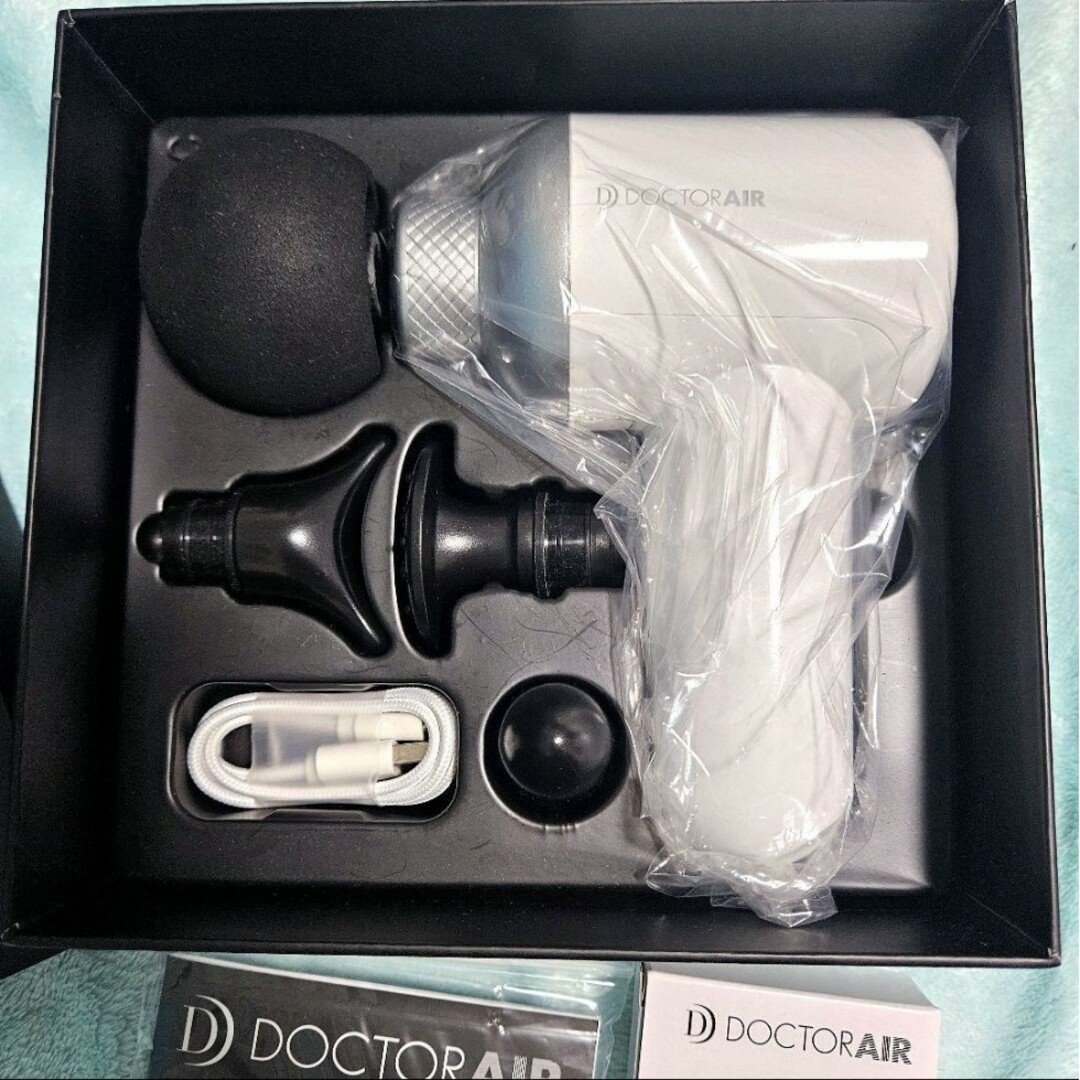 DOCTORAIR／RECOVERY GUN RG-01WH スマホ/家電/カメラの美容/健康(マッサージ機)の商品写真