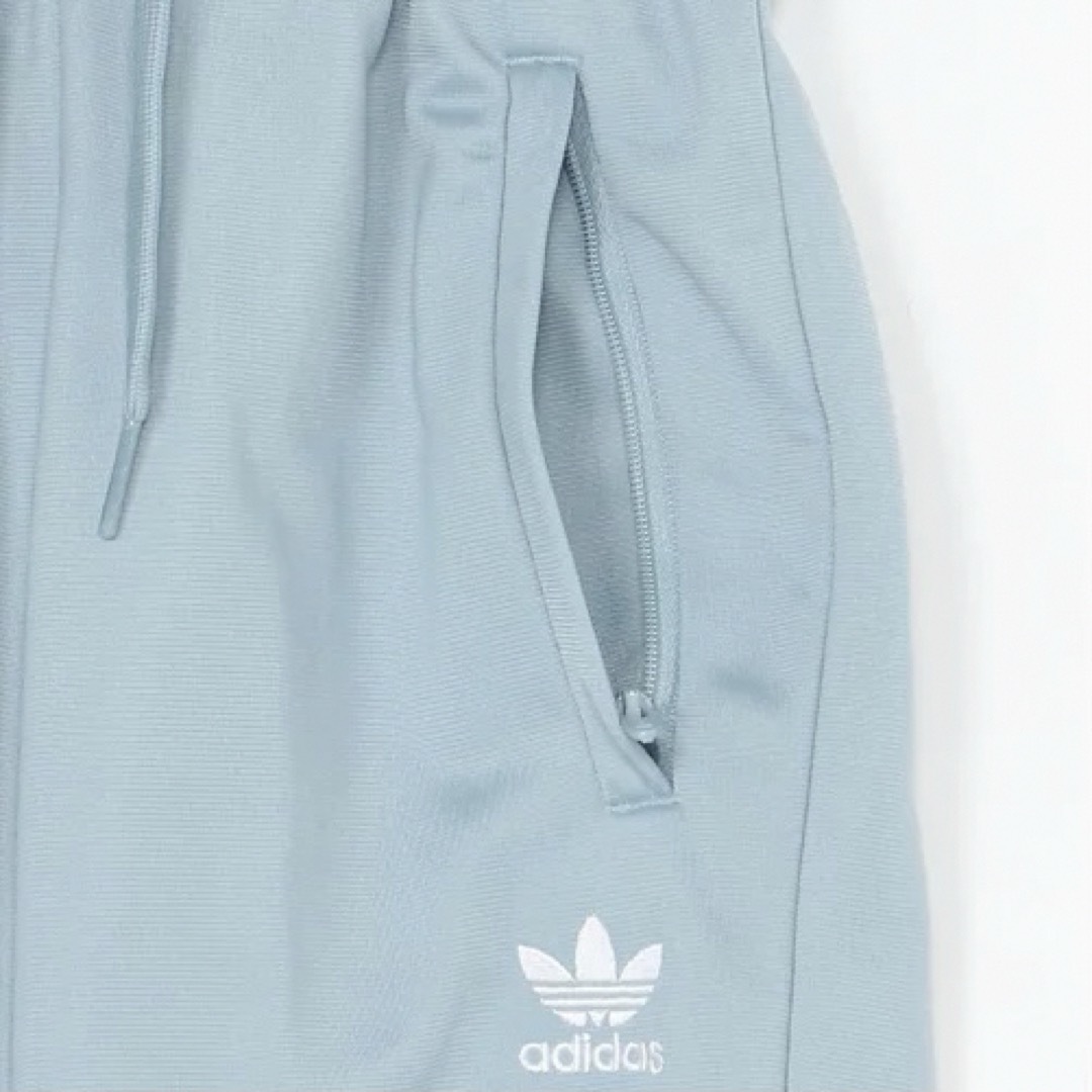 adidas(アディダス)のアディダス グラフィックプリント トラックパンツ 150センチ 新品 タグ付き キッズ/ベビー/マタニティのキッズ服男の子用(90cm~)(パンツ/スパッツ)の商品写真