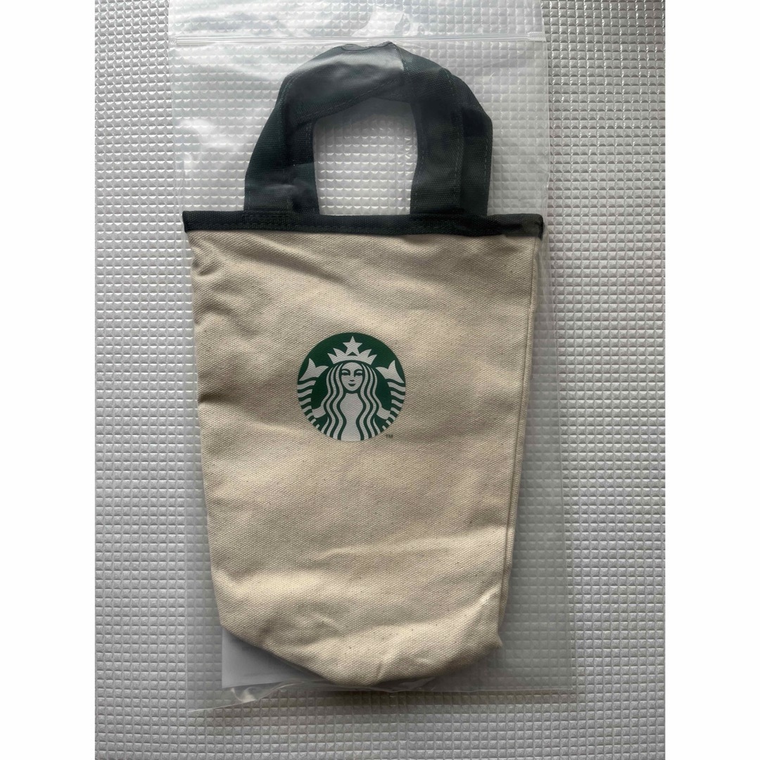 Starbucks Coffee(スターバックスコーヒー)のスタバ　タンブラーホルダー　グリーン✖️きなり　海外限定　 レディースのバッグ(エコバッグ)の商品写真