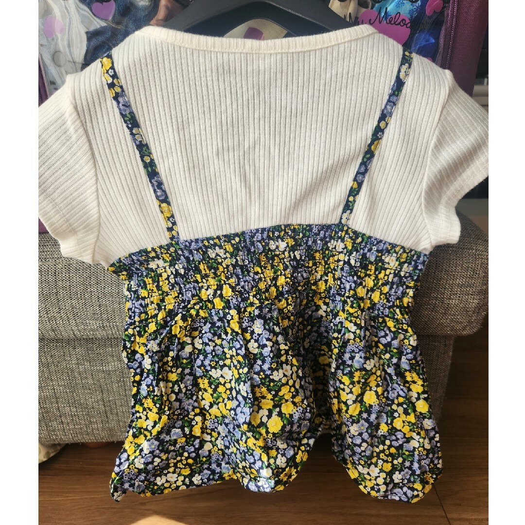 半袖　カットソー　花柄 キッズ/ベビー/マタニティのキッズ服女の子用(90cm~)(Tシャツ/カットソー)の商品写真