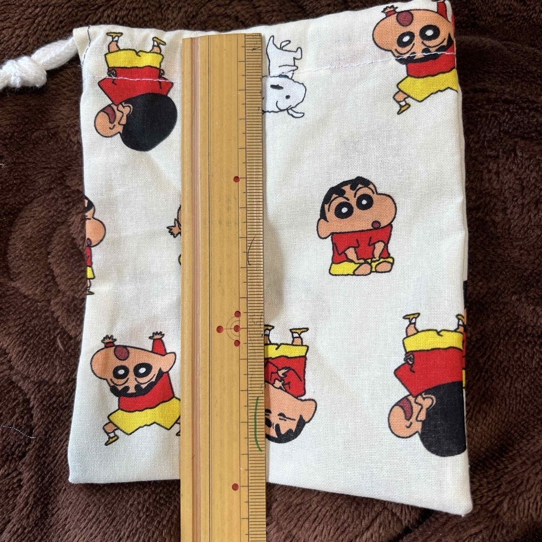巾着袋　クレヨンしんちゃん　 ハンドメイドのキッズ/ベビー(外出用品)の商品写真