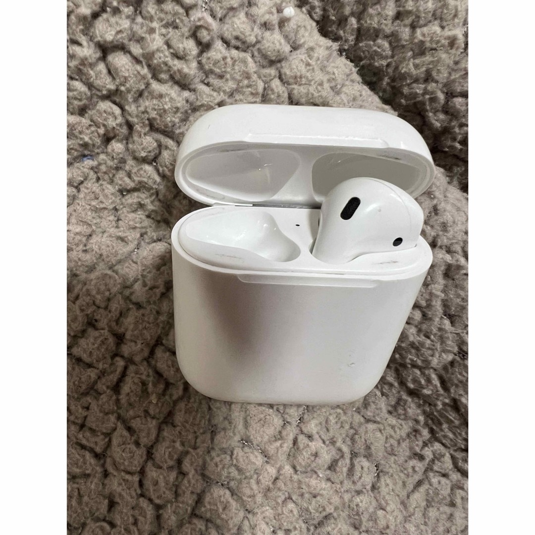 Apple(アップル)のAirPods 1世代　正規品 スマホ/家電/カメラのオーディオ機器(ヘッドフォン/イヤフォン)の商品写真