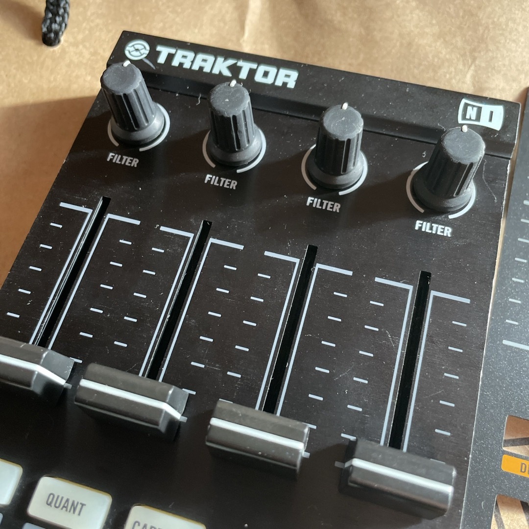 TRAKTOR KONTROL F1 ジャンク品 の通販 by ココ|ラクマ TRAKTOR KONTROL F1 ジャンク品 の通販 by ココ|ラクマ