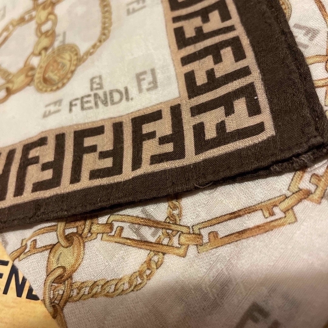 FENDI(フェンディ)の専用　フェンディ   ハンカチスカーフ　定番　　　　大人気のズッカ チェーン👍 レディースのファッション小物(ハンカチ)の商品写真