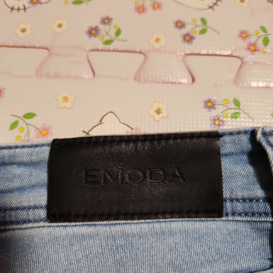 EMODA(エモダ)のEMODA デニム　スキニー　ダメージ　クラッシュ レディースのパンツ(デニム/ジーンズ)の商品写真