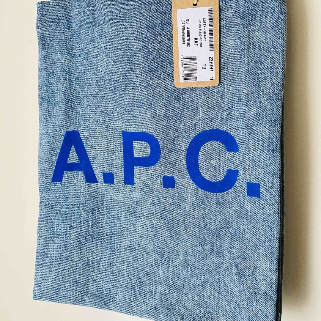 A.P.C(アーペーセー)の【A.P.C.】アーペーセー ブリーチアウト ウォッシュ デニム トートバッグ レディースのバッグ(トートバッグ)の商品写真