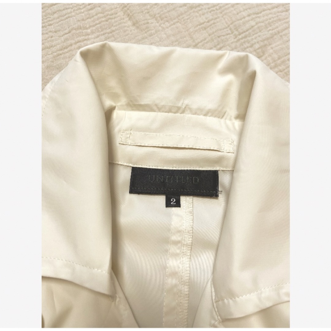 UNTITLED(アンタイトル)の未使用　折畳可　アンタイトル　UNTITLED  レインコート　オフホワイト　2 レディースのジャケット/アウター(ロングコート)の商品写真