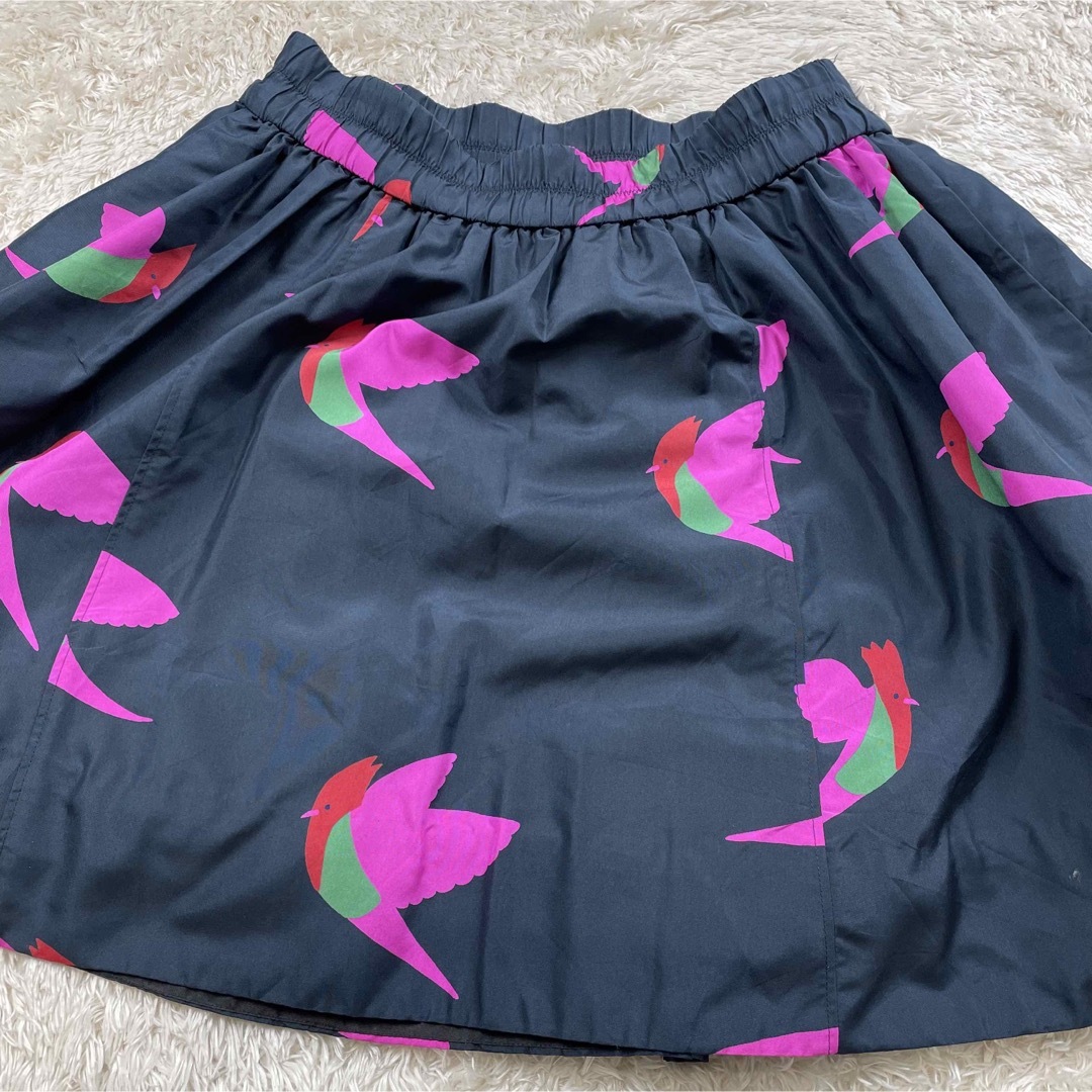MARC BY MARC JACOBS(マークバイマークジェイコブス)のマークバイマークジェイコブス　バード　鳥　ゴム　スカート　シルク　XSサイズ レディースのスカート(ひざ丈スカート)の商品写真
