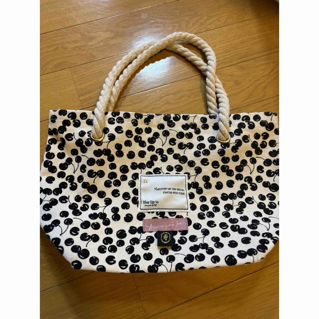 Herlipto cherryトート、cherryTシャツ