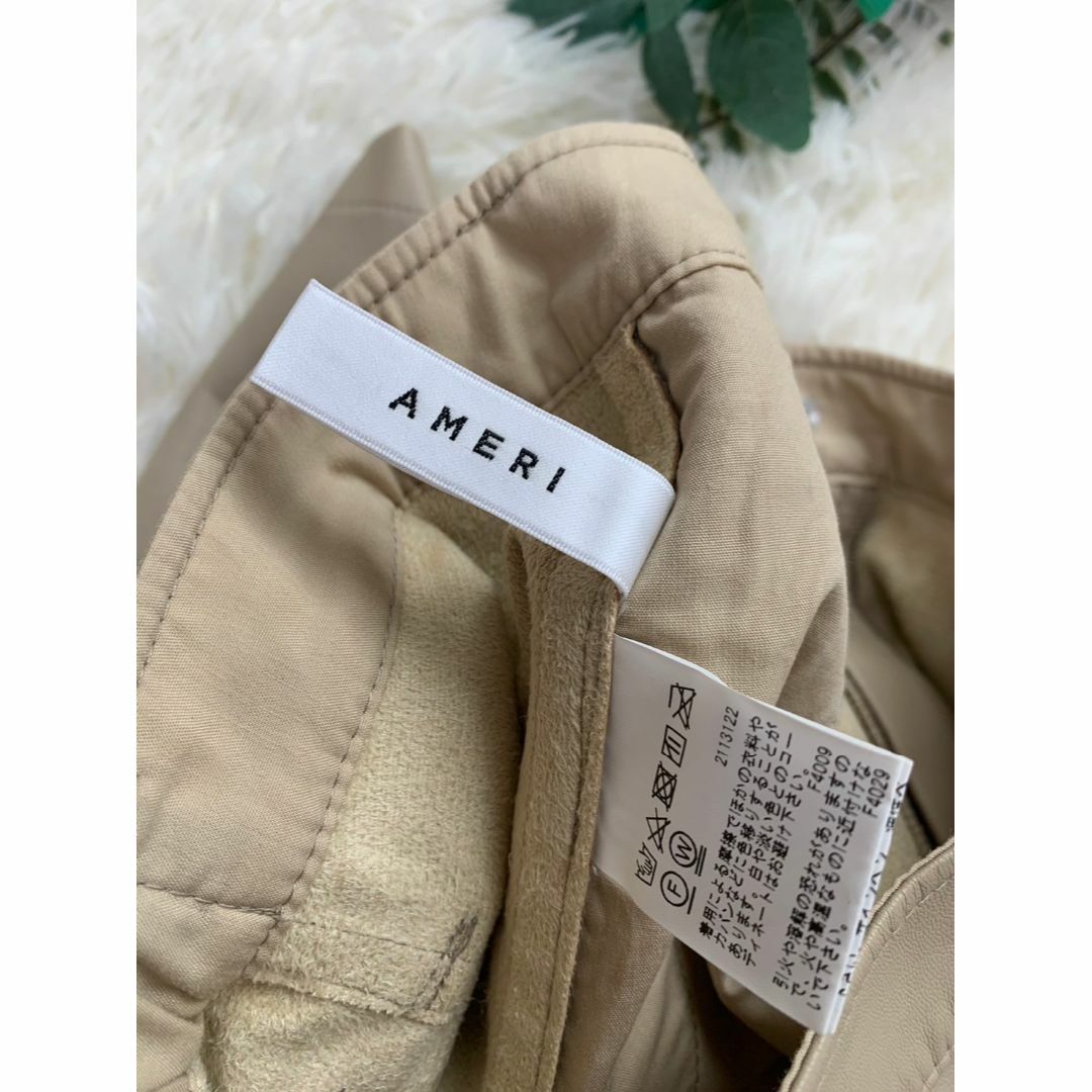 Ameri VINTAGE(アメリヴィンテージ)の【美品】AMERI/アメリ GENTLE FAKE LEATHER PANTS レディースのパンツ(ショートパンツ)の商品写真