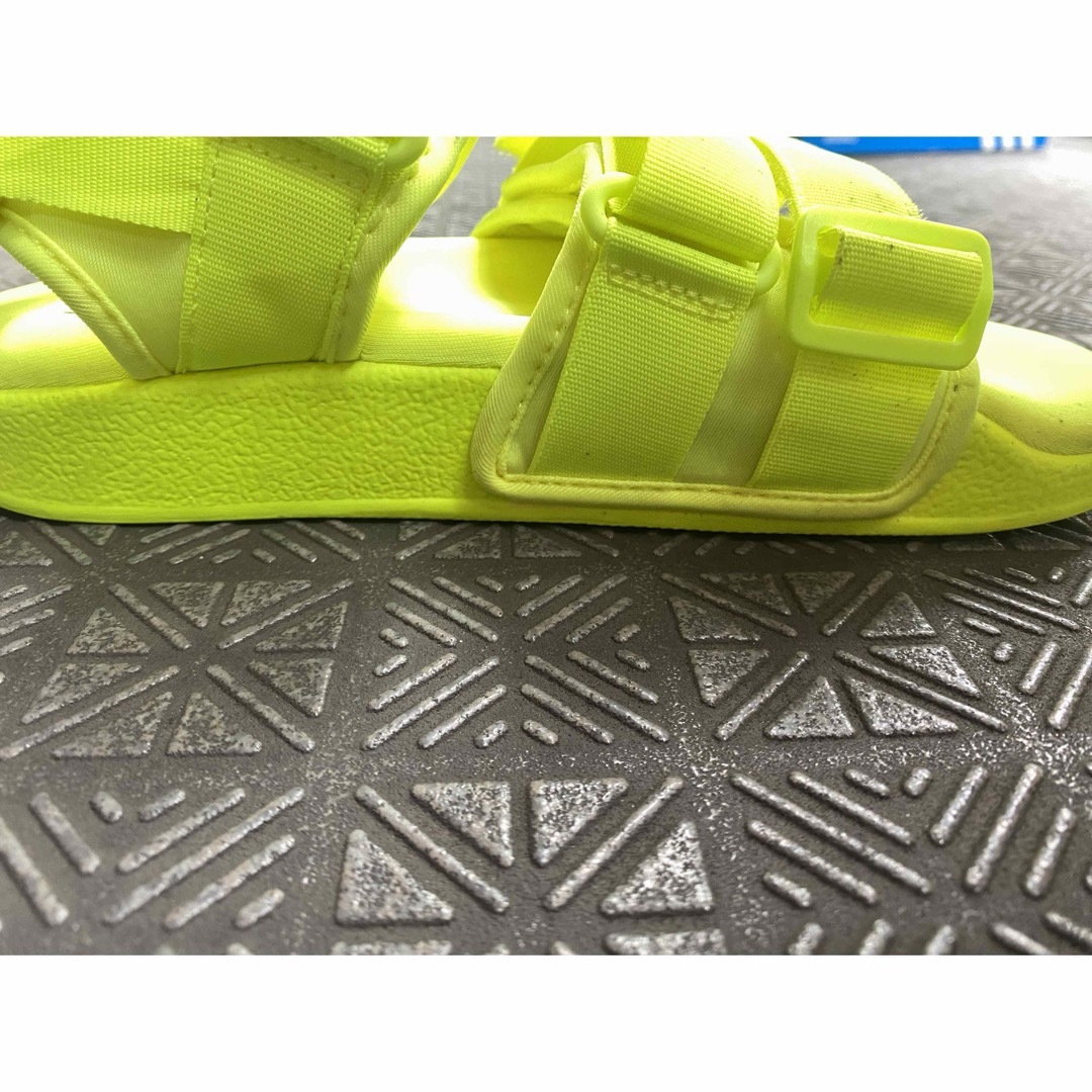 adidas(アディダス)の【adidas】蛍光イエロー スポーツサンダル  22.5cm レディースの靴/シューズ(サンダル)の商品写真