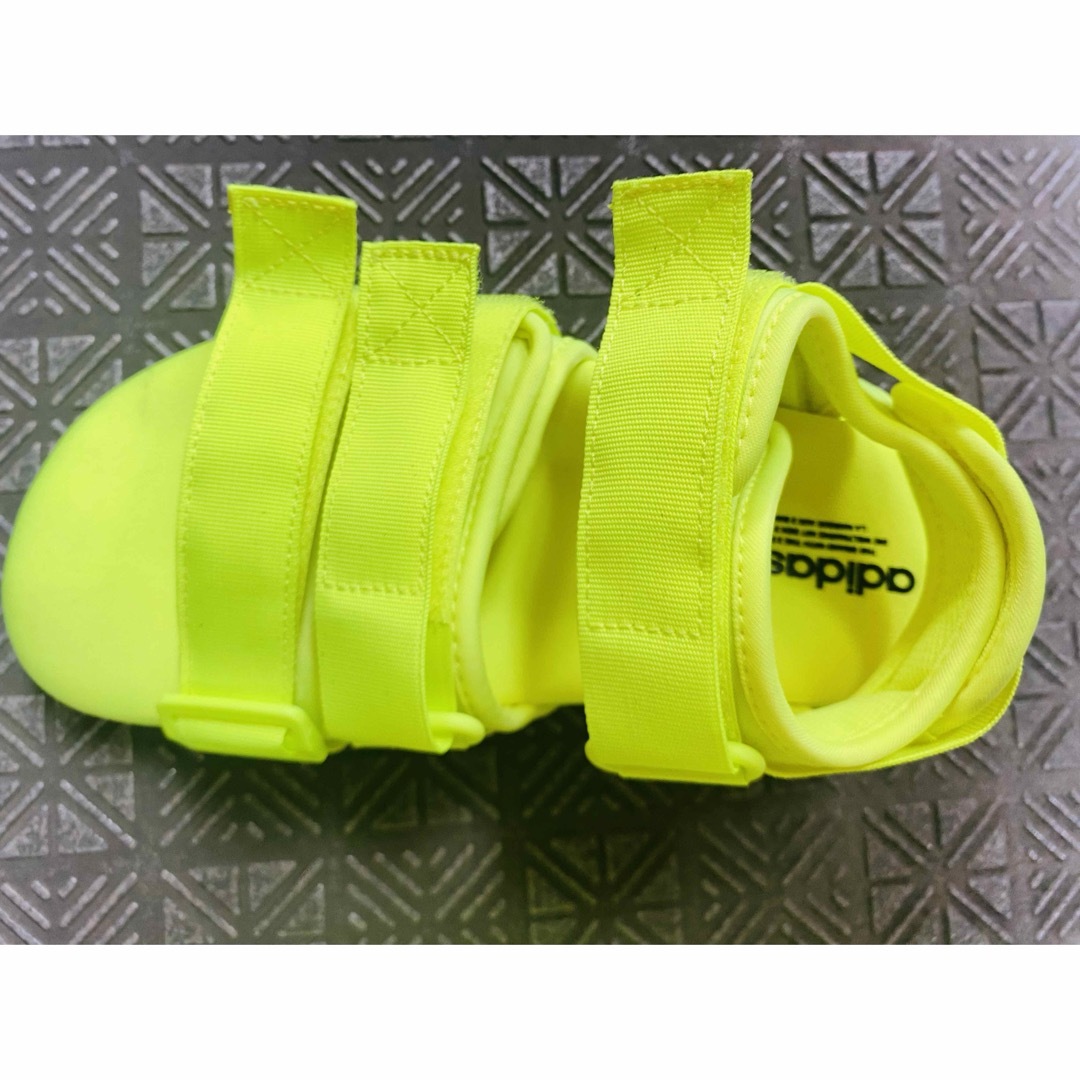 adidas(アディダス)の【adidas】蛍光イエロー スポーツサンダル  22.5cm レディースの靴/シューズ(サンダル)の商品写真