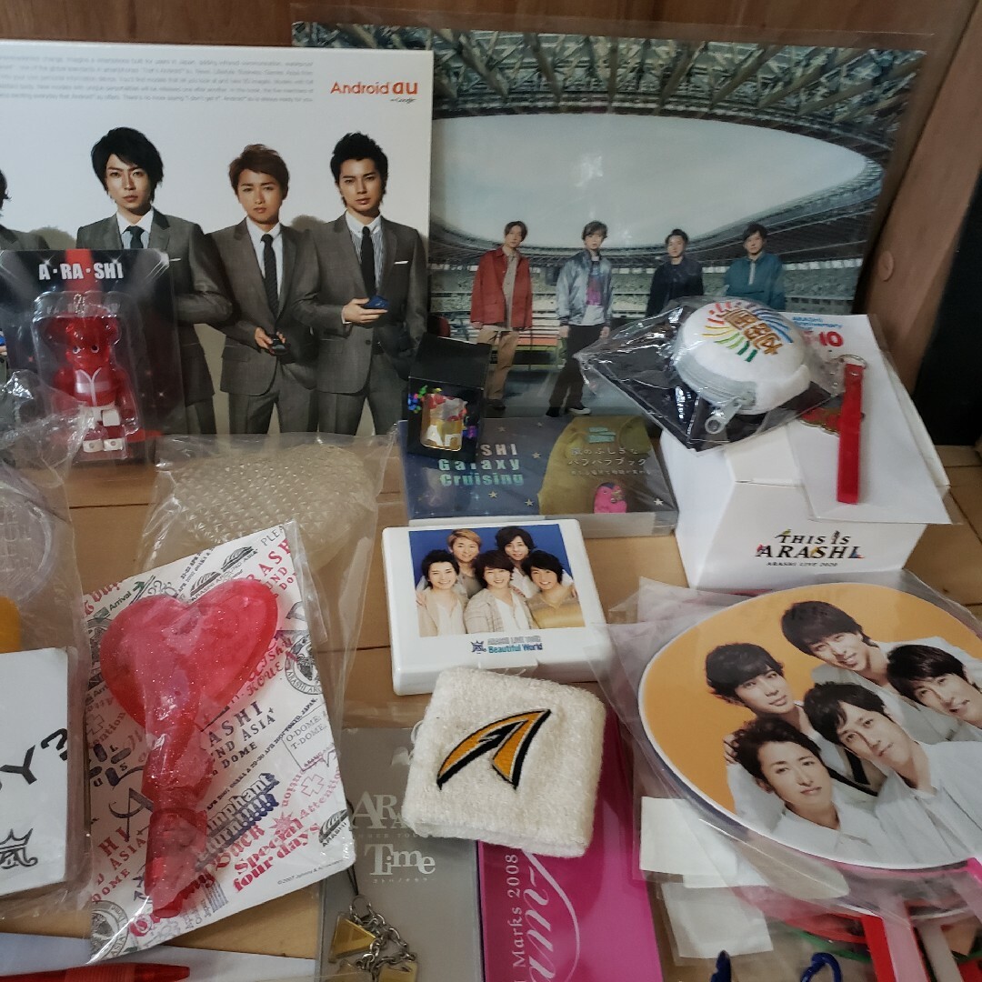 嵐 グッズ まとめ売り 89個(他おまけ付き) 嵐 グッズ まとめ売り 89個(他おまけ付き)