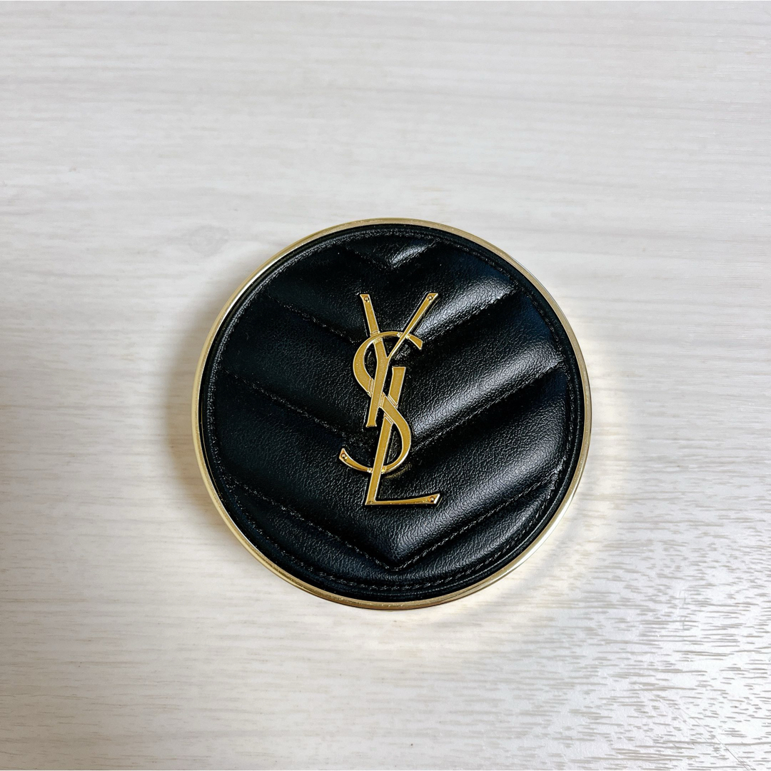 Yves Saint Laurent Beaute(イヴサンローランボーテ)のイヴサンローラン　クッションファンデ　N20 コスメ/美容のベースメイク/化粧品(ファンデーション)の商品写真