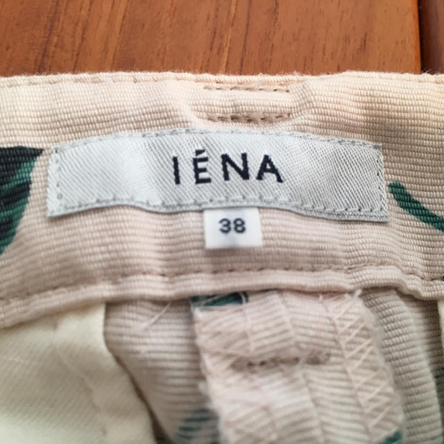 IENA(イエナ)の【のんこ様専用】イエナ 花柄パンツ/M レディースのパンツ(カジュアルパンツ)の商品写真