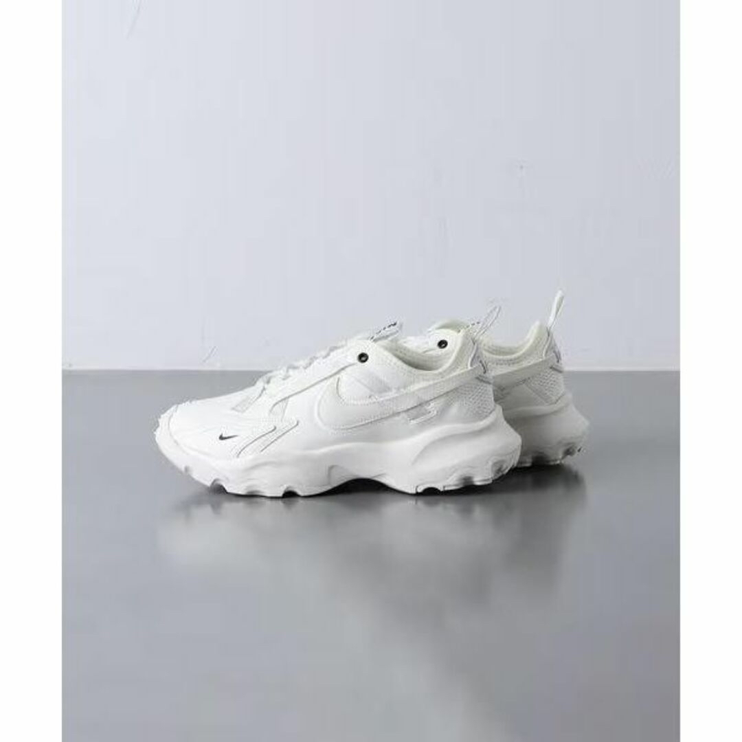 NIKE(ナイキ)の新品・未使用　NIKE　W TC7900 SAIL DD9682-100 ナイキ レディースの靴/シューズ(スニーカー)の商品写真