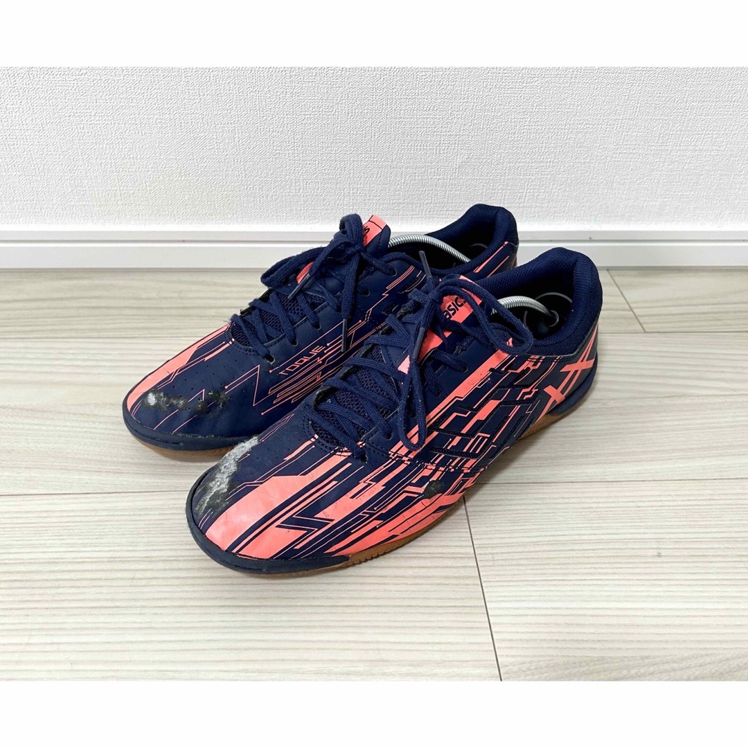 asics(アシックス)のアシックス asics フットサルシューズ トッキ 4 インドア用 TST705 スポーツ/アウトドアのサッカー/フットサル(シューズ)の商品写真