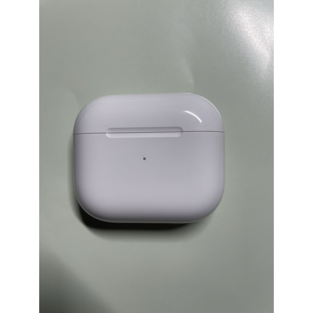 Apple(アップル)のAirPods第三世代 スマホ/家電/カメラのオーディオ機器(ヘッドフォン/イヤフォン)の商品写真