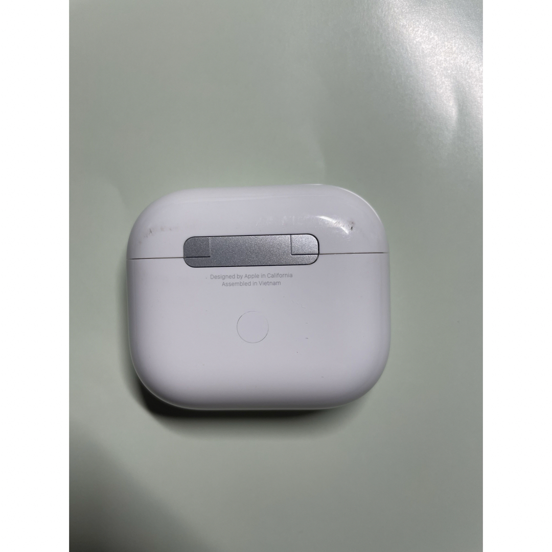 Apple(アップル)のAirPods第三世代 スマホ/家電/カメラのオーディオ機器(ヘッドフォン/イヤフォン)の商品写真