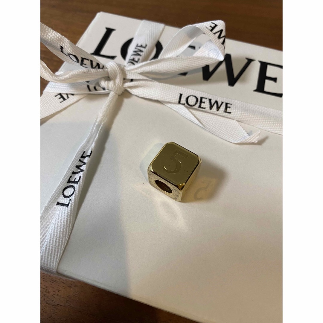 LOEWE - LOEWE ロエベ アナグラムチャームパーツ ダイス5 ゴールドの